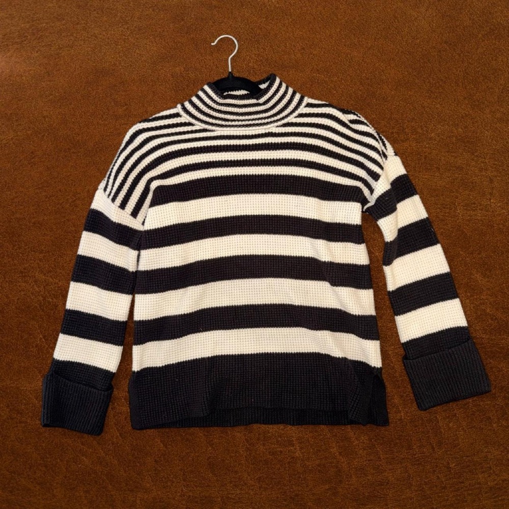 Devotion by Cyrus Black & White Striped Mock Neck‎ Sweater | Medium